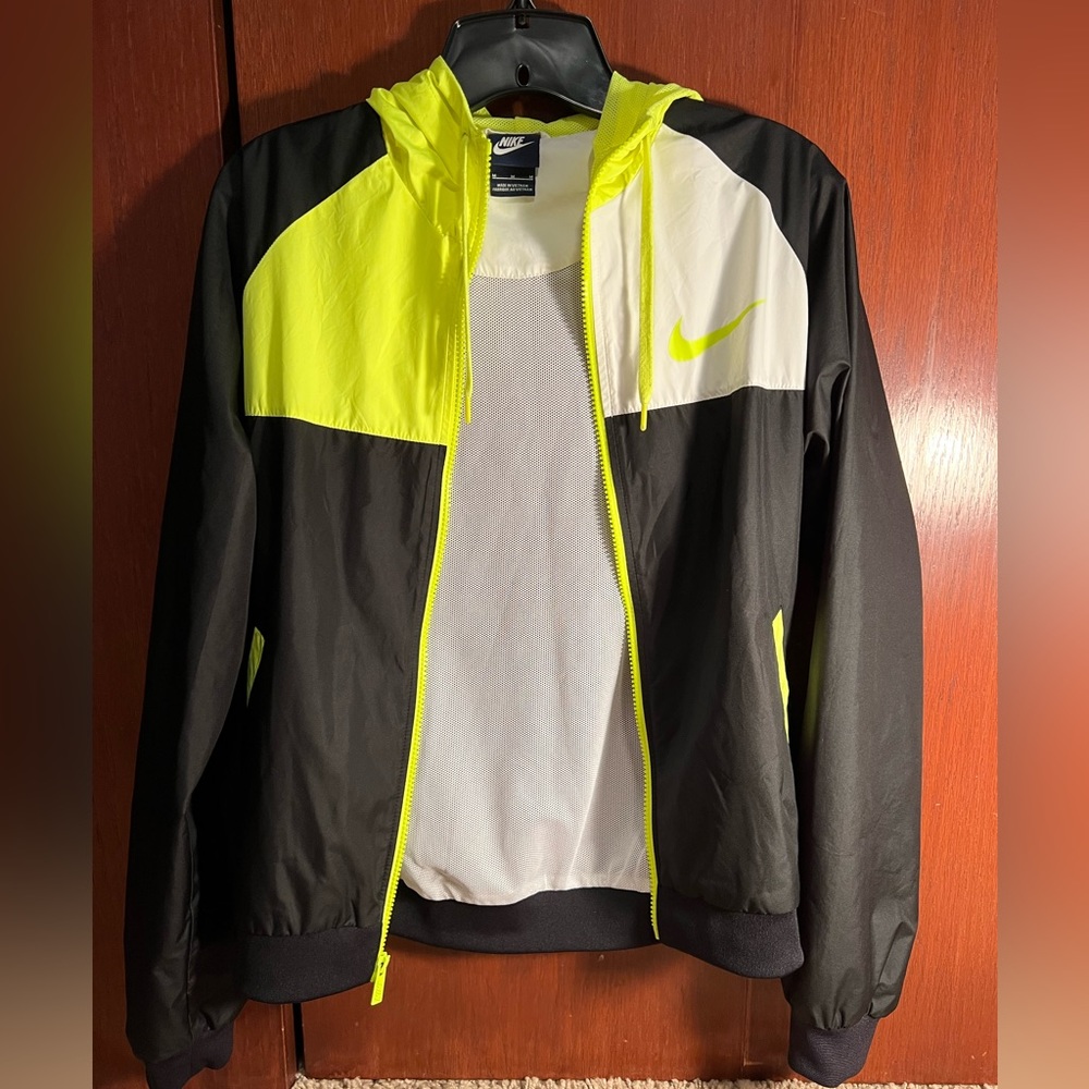 Nike Women’s Light Running Jacket